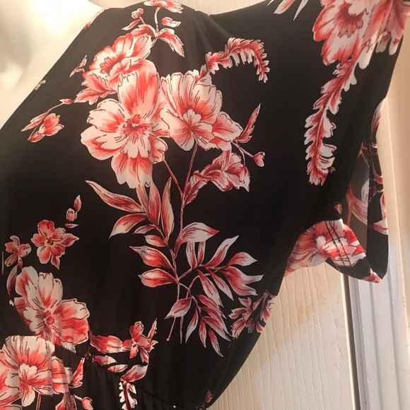 (1X) Plus Size Floral Print Surplice Swing Dress - Picture 5 of 7